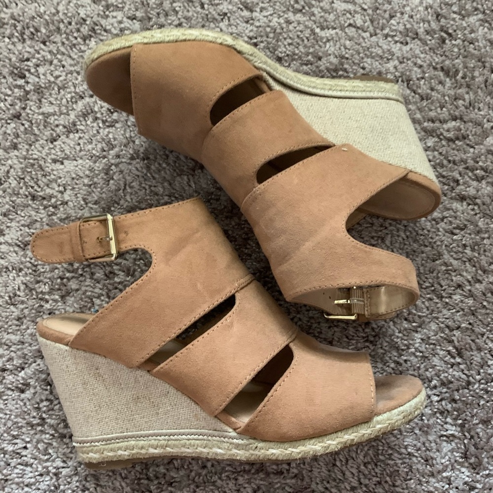 Tan wedges - Picture 2 of 3